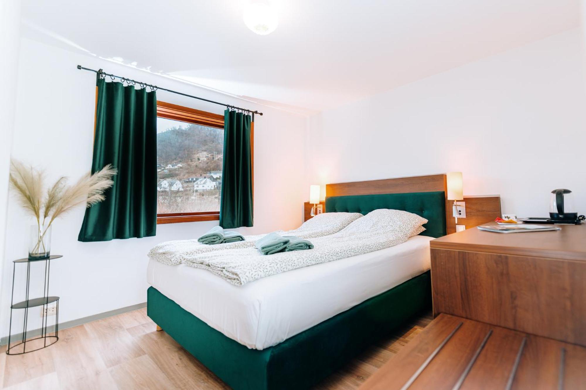 Hotel Nokling & Camping Hjelmeland Luaran gambar