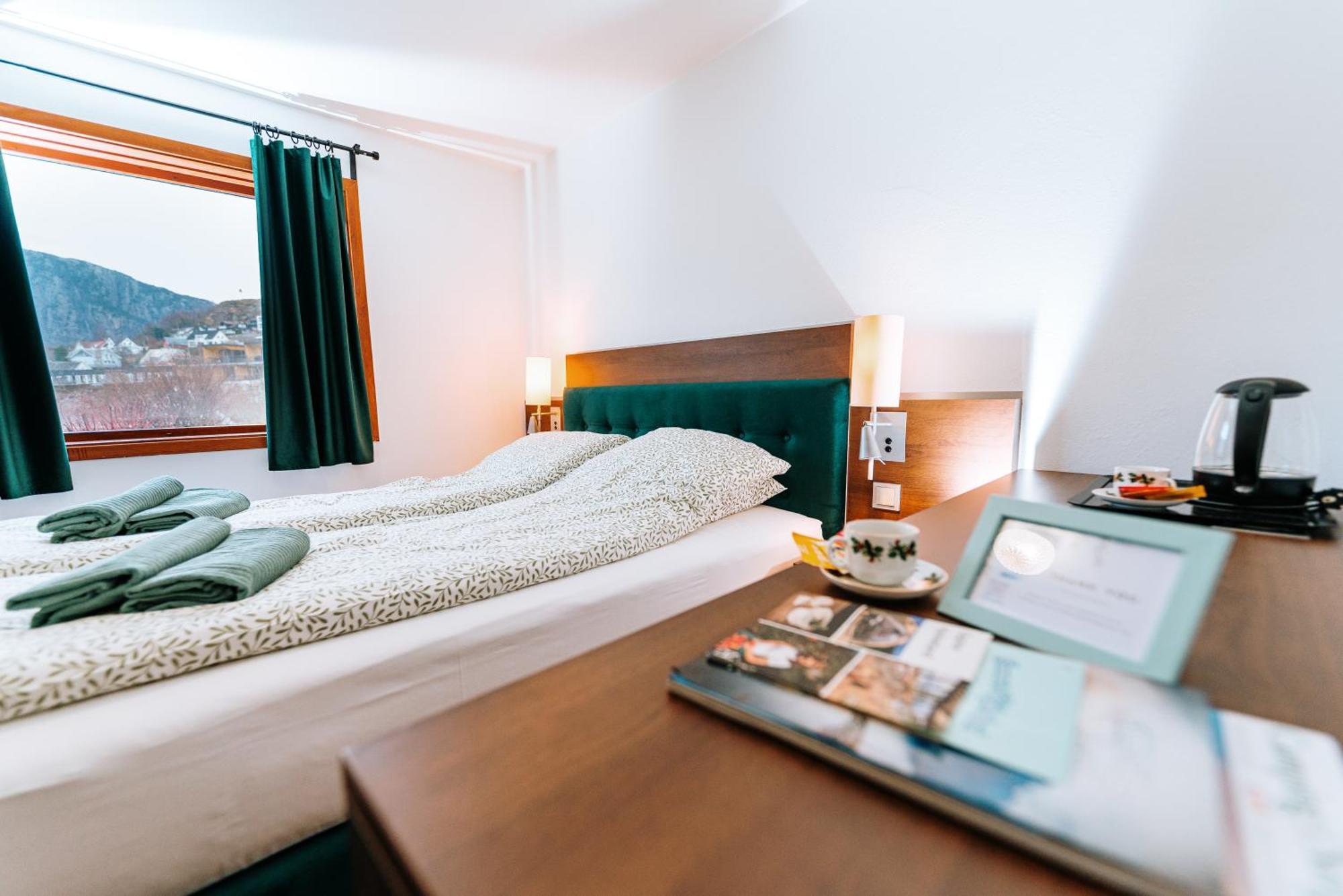 Hotel Nokling & Camping Hjelmeland Luaran gambar